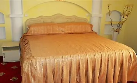 Shadow Boutique & 4* Chişinău